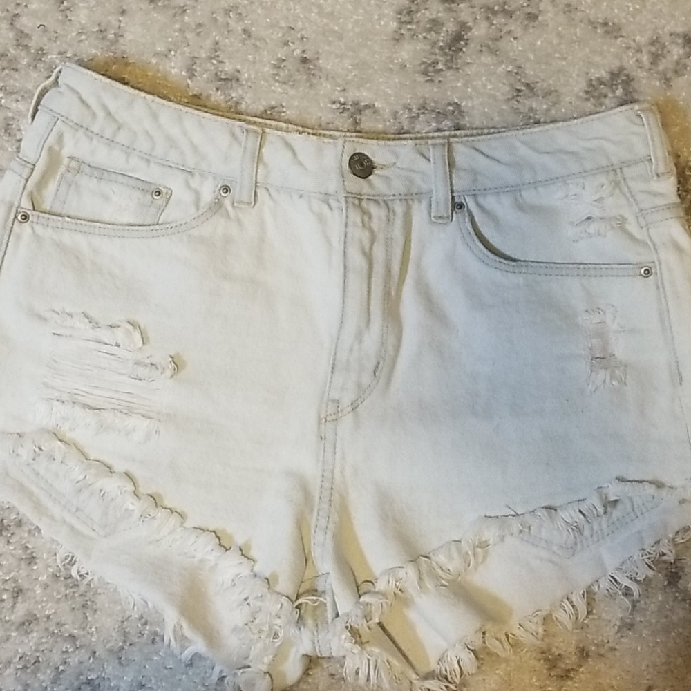 H&M frayed hem high waisted shorts